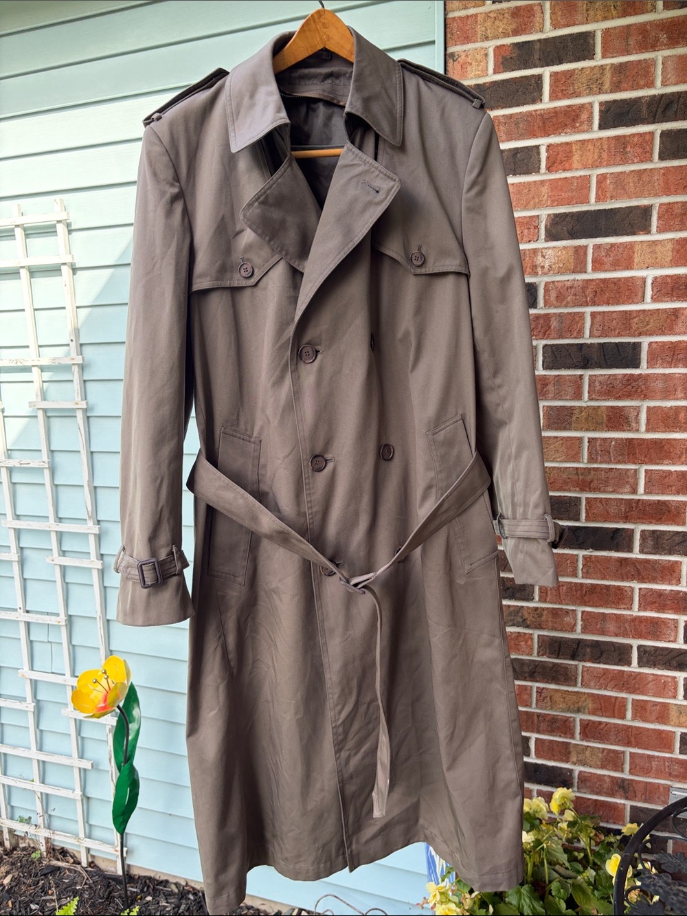 London Fog Men’s Tan Double Breasted Trench Coat Sz 42 Long